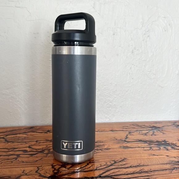 Grey Yeti Rambler 18oz with screw lid - Picture 4 of 4